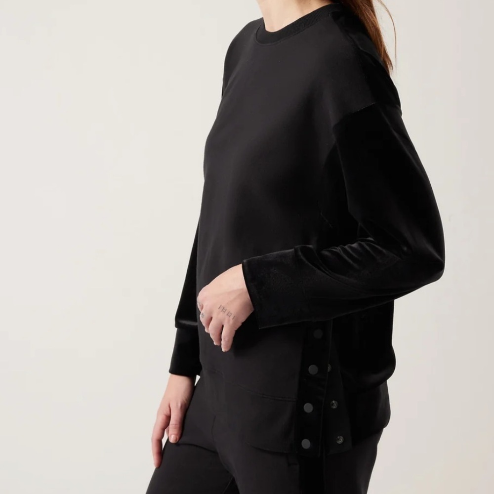 Athleta Retroplush Black Velvet Side Snap Pullover Fleece Crewneck Sweatshirt